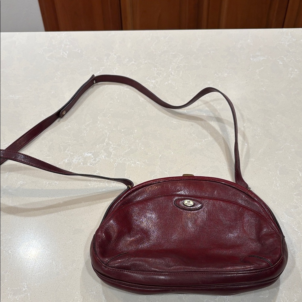 Elegant Burgundy Leather Shoulder Bag Gold-pfeil